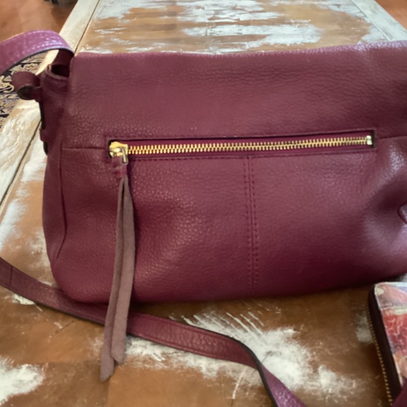 Crossbody lamb leather Aimee Kestenberg raspberry leather crossbody with wallet - Picture 4 of 14